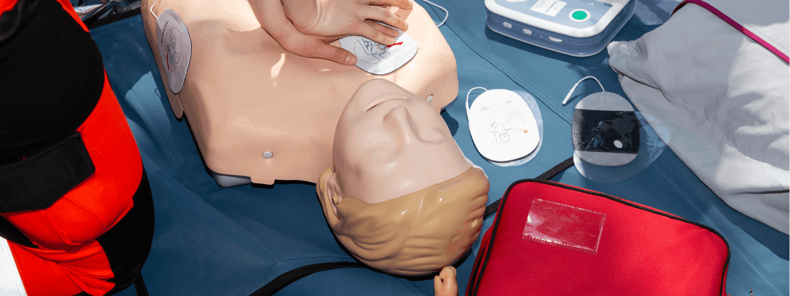 Formation aux gestes de premiers secours Mission Alpha avec mannequin d'exercice